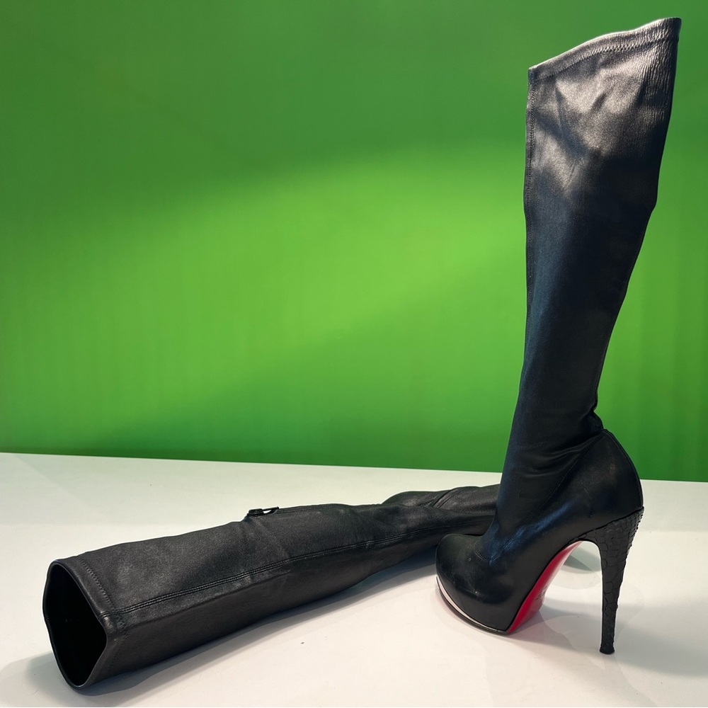 Massimo Dogama. Absolutely stunning boots! Extra high heel. Silver toe.